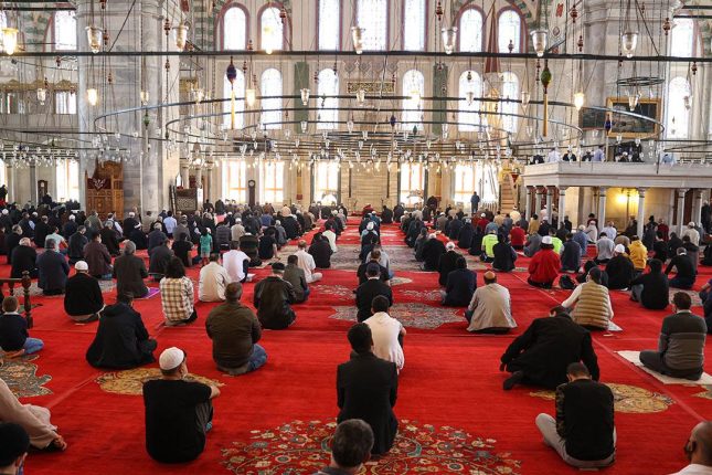 media-bayram-namazi