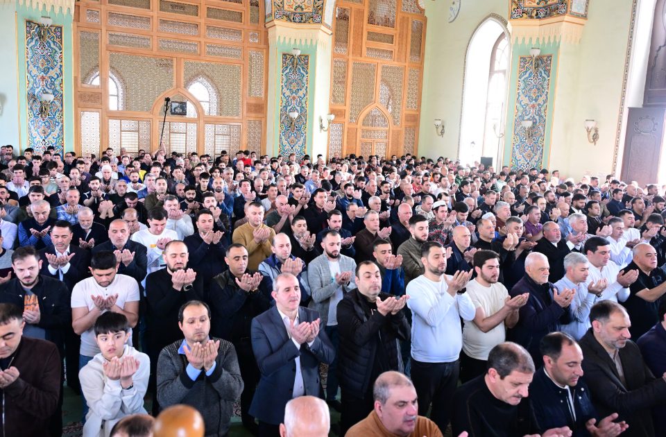 media-bayram-namazi
