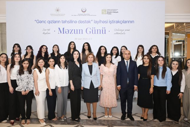 media-leyla_aliyeva_mezun_gununde_1