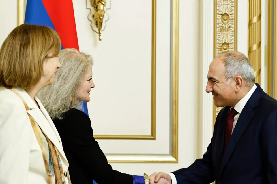 media-pasinyan-huker