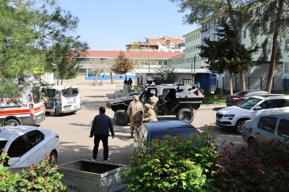 media-liseye-silahli-saldiri