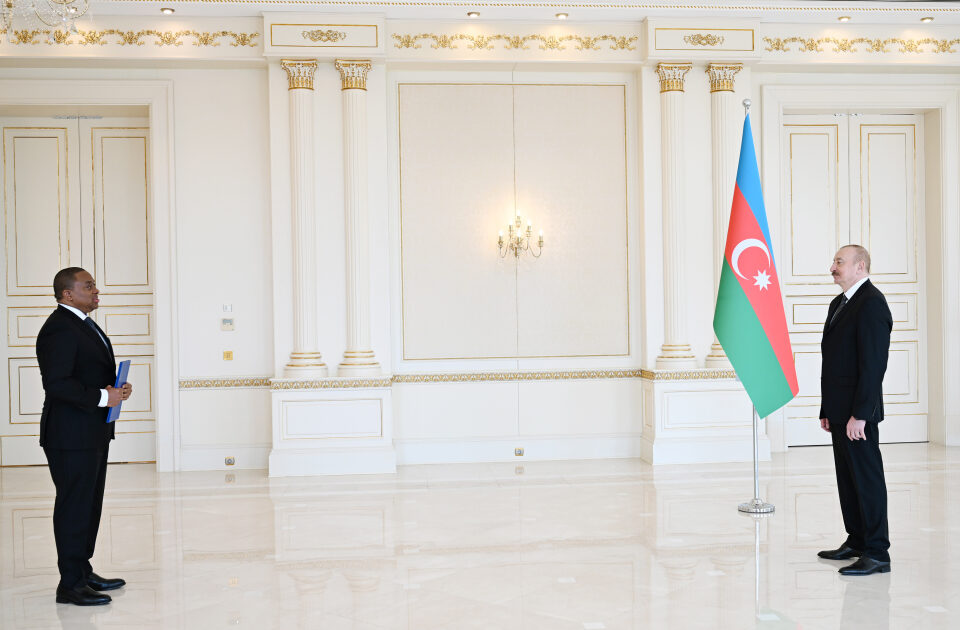 media-prezident-esvatin