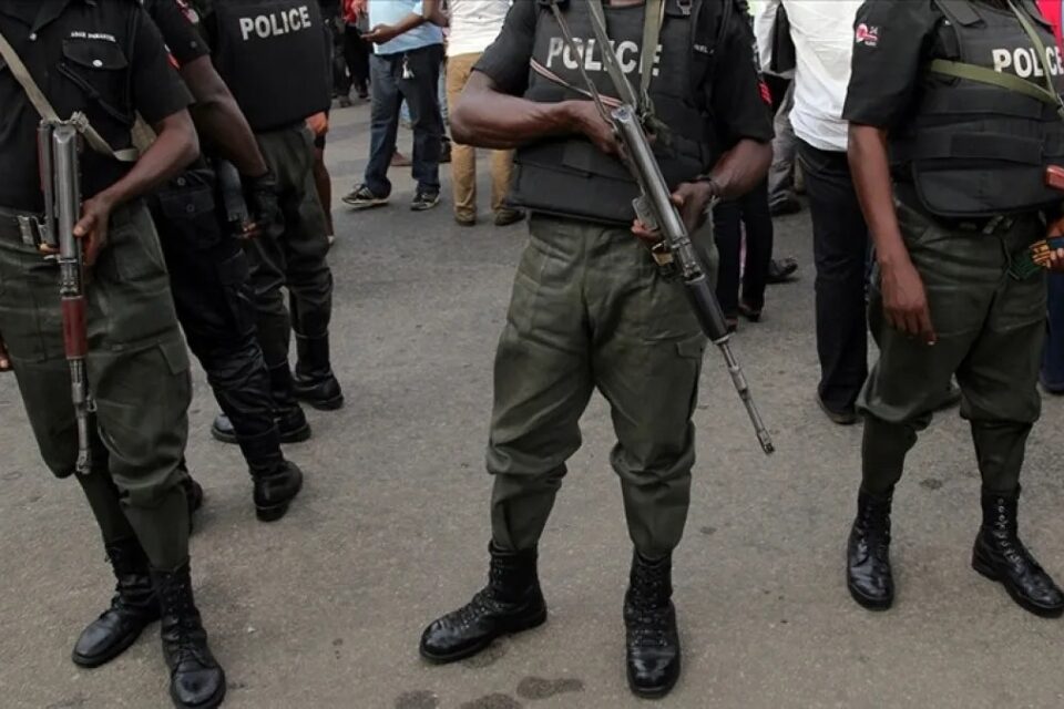 media-nigeriyada-17-polis-oldurulub