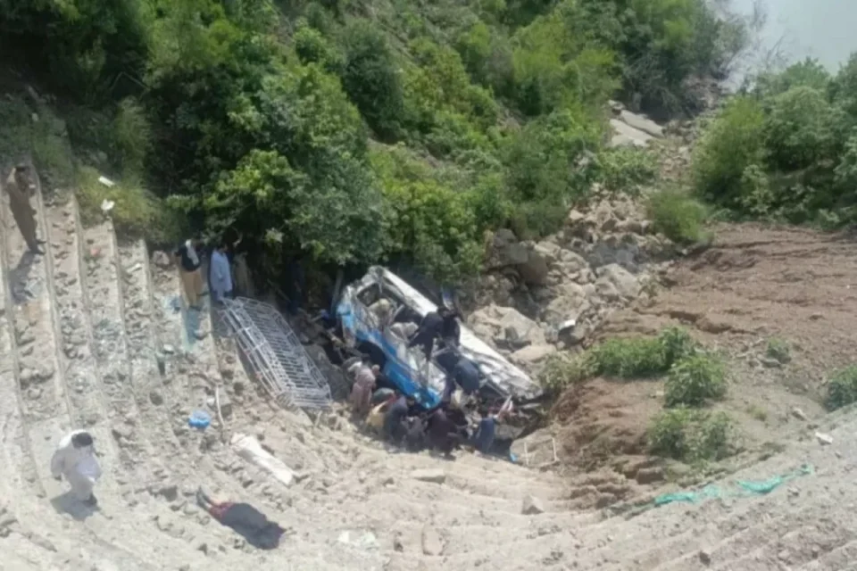 media-pakistan-avtobus-dere